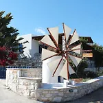 Maria's Village Anemomylos Párosz